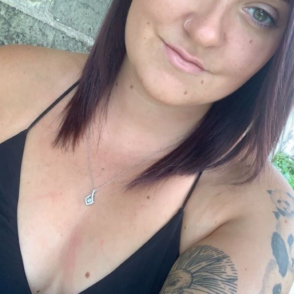 Meet your Posher, Laura - Picture 1 of 1